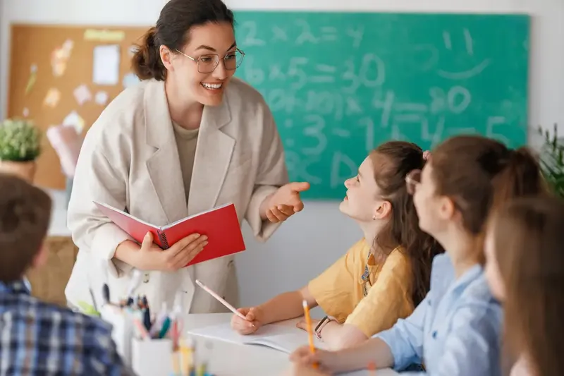 Course pages present each diploma with clear duration, fees and outcomes.